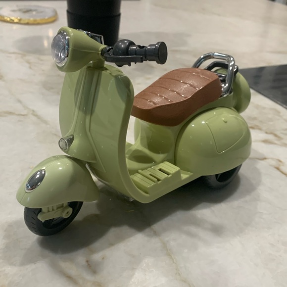 LABUBU Bundle!! Three outfits and Scooter/Vespa - Picture 10 of 11